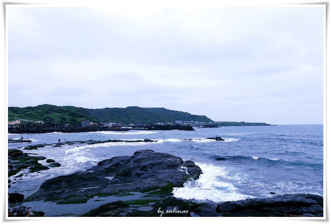 下著春雨の海岸